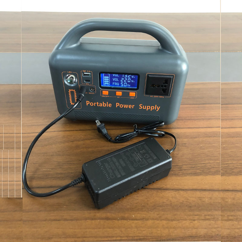 Stazione di alimentazione port - Solar Emergency Charger recensione e prezzo
