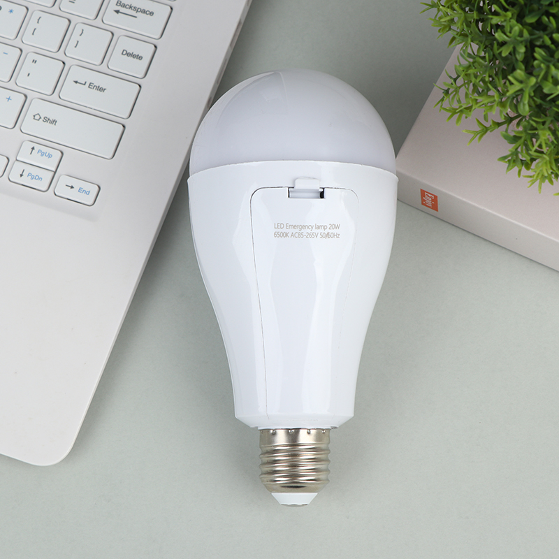 Lampadina LED di Emergenza Ric - Solar Emergency Charger recensione e prezzo